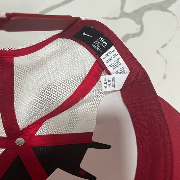 COPY - COPY - NWT Nike Oklahoma Sooners Classic 99 Mesh Trucker Adjustable Snap… - Picture 4 of 5